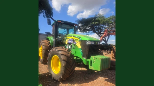 7230J - Trator John Deere 2019