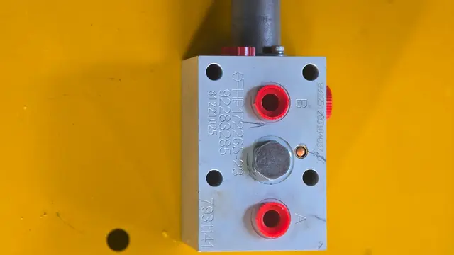 HF17226523 - Válvula hidráulica de controle direcional